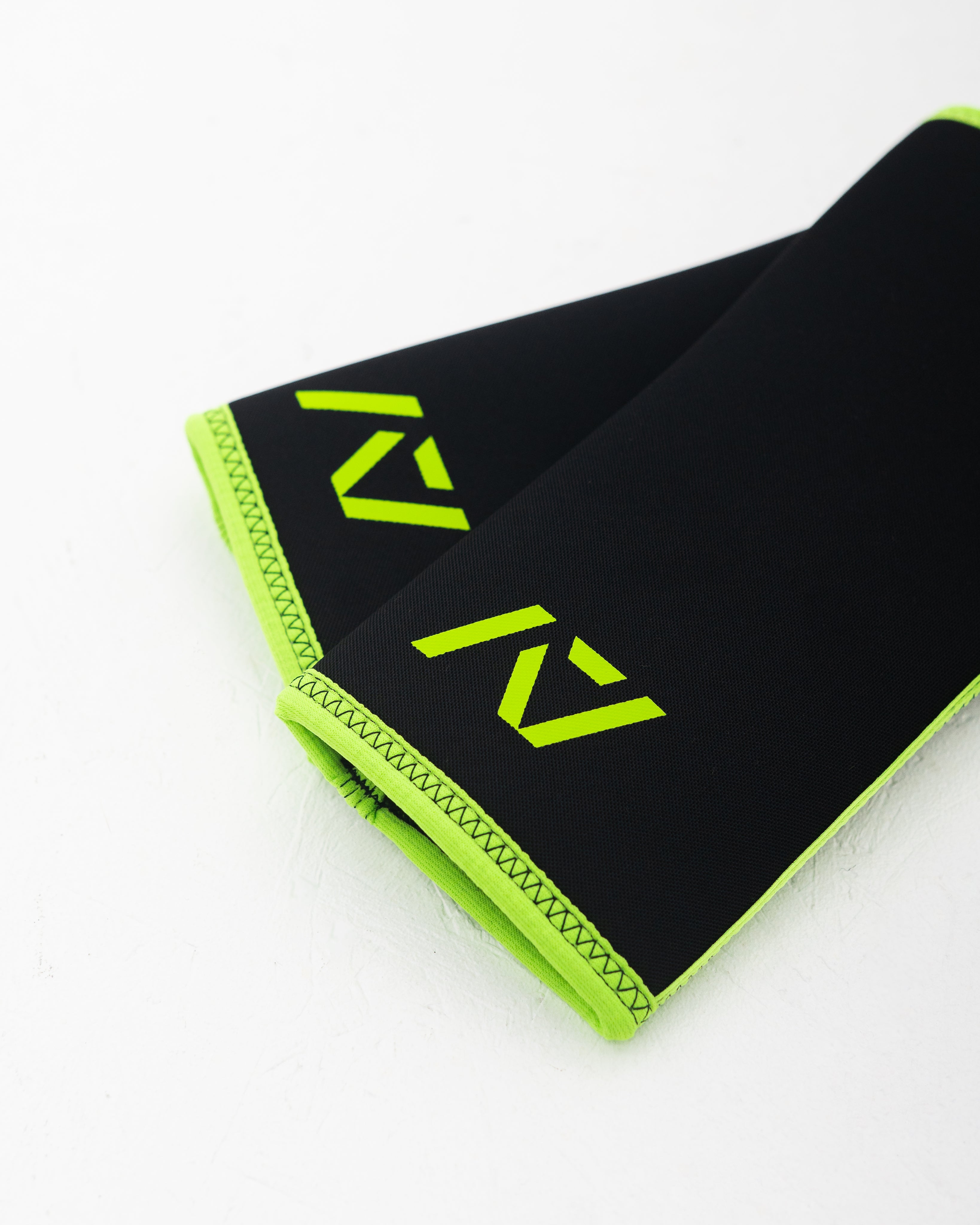 Hourglass Knee Sleeves - Alien