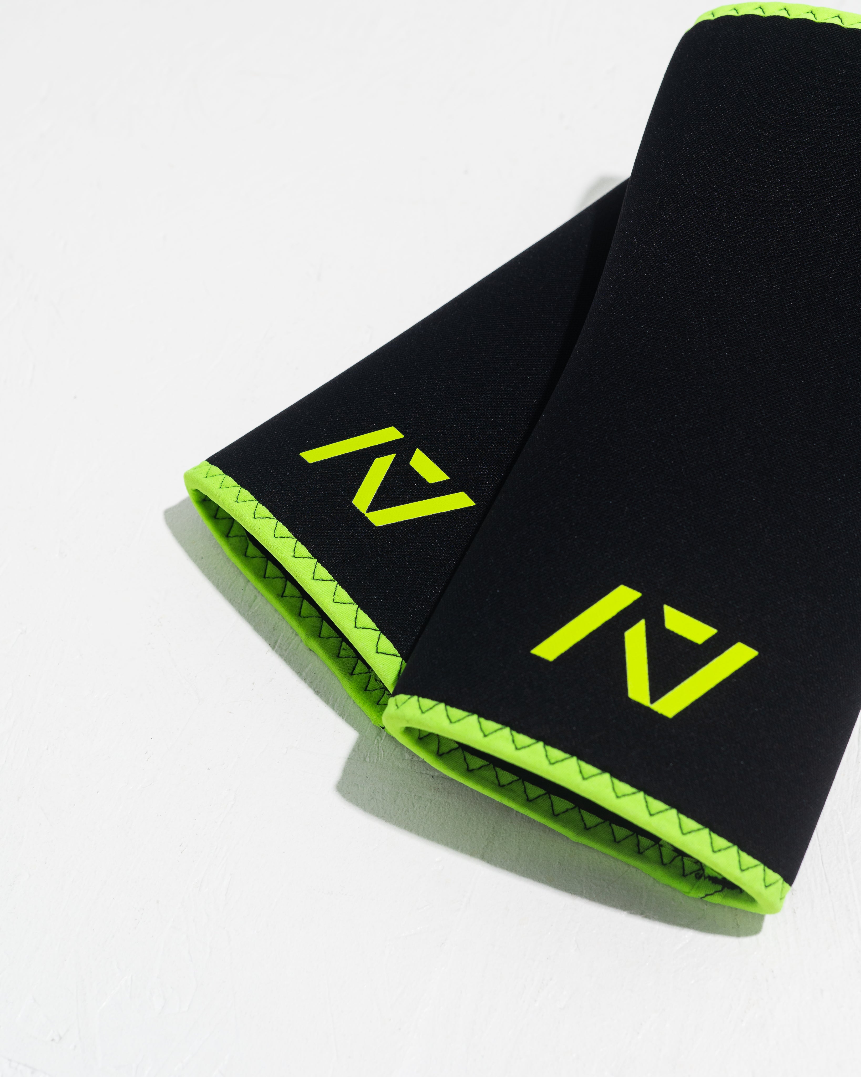 Hourglass Knee Sleeves - Alien