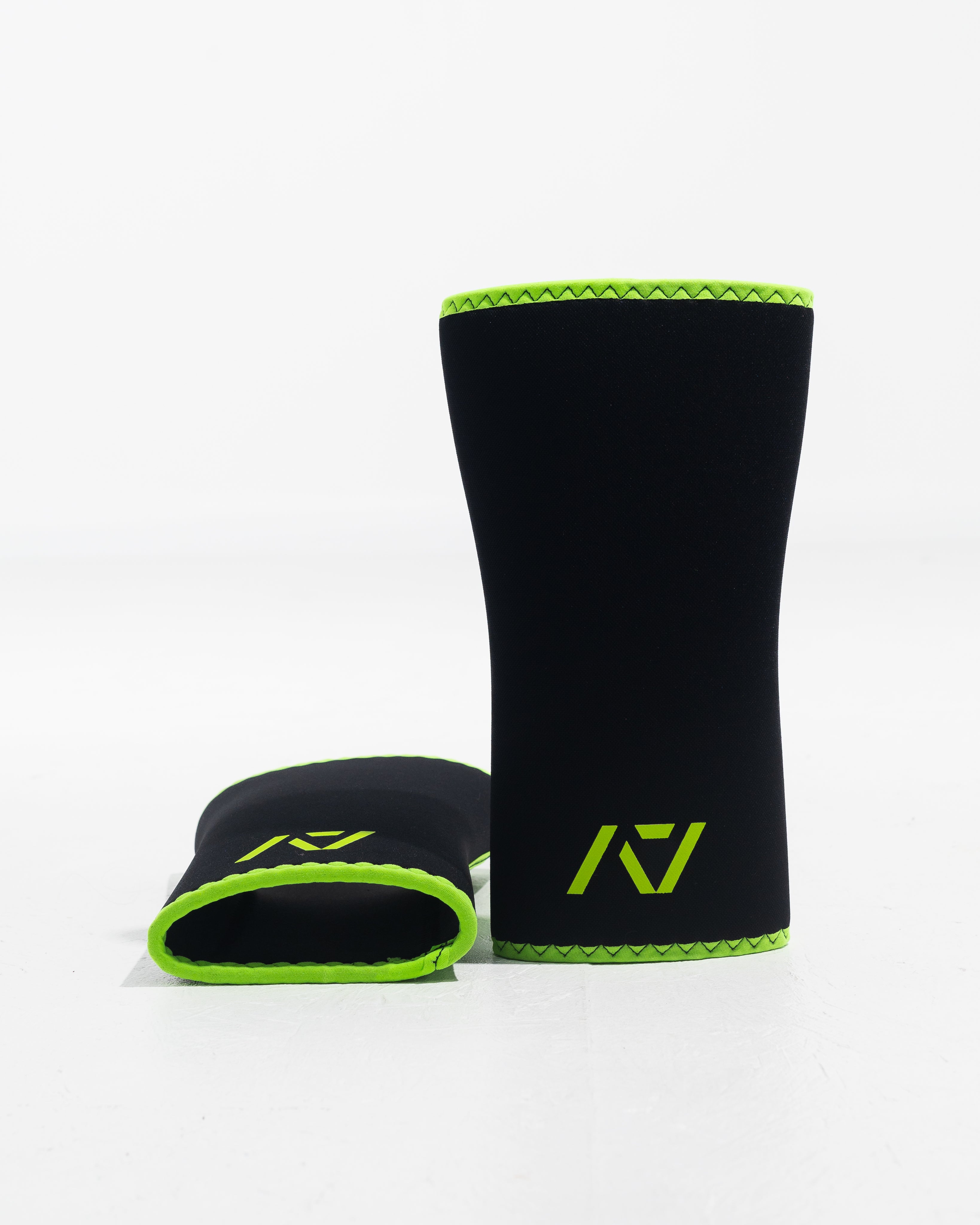 Hourglass Knee Sleeves - Alien