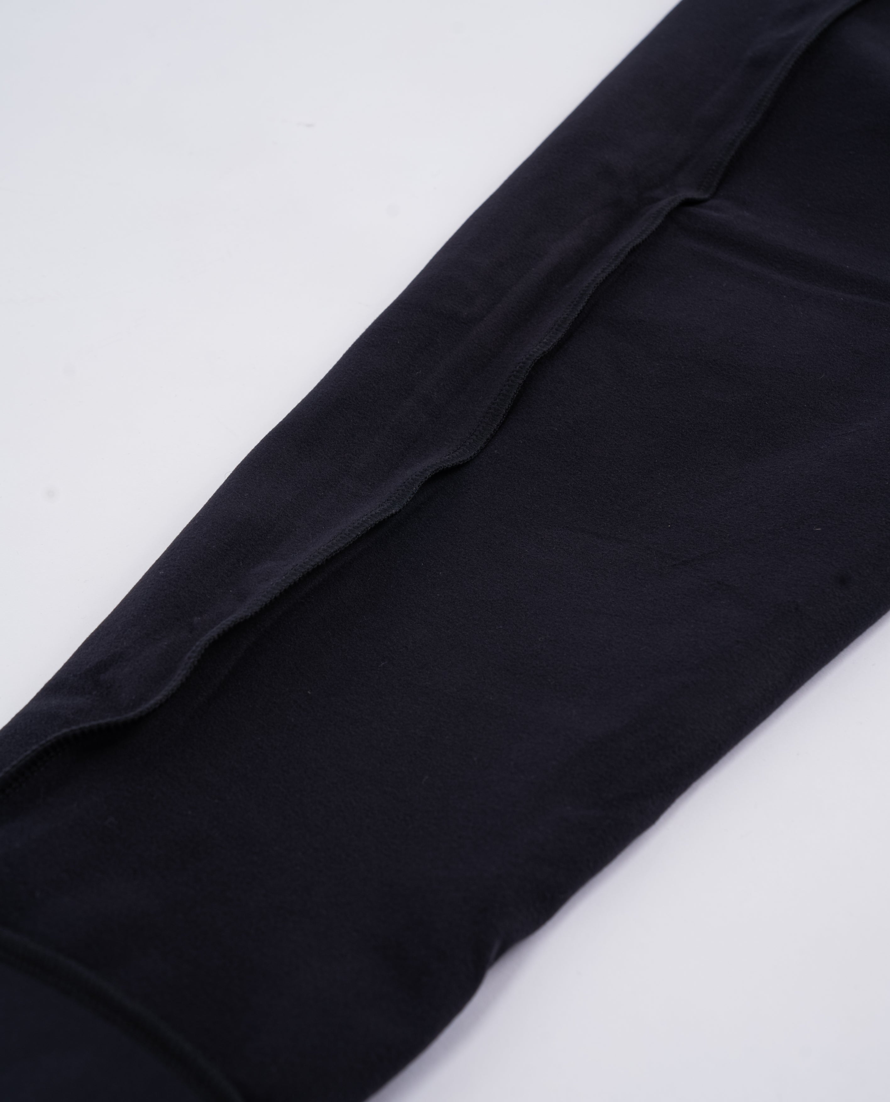 Close-up of inside leg seams on the a7-us.mombra 360Go 1Z Joggers – Stealth, highlighting reinforced stitching for durability and flexibility during training.