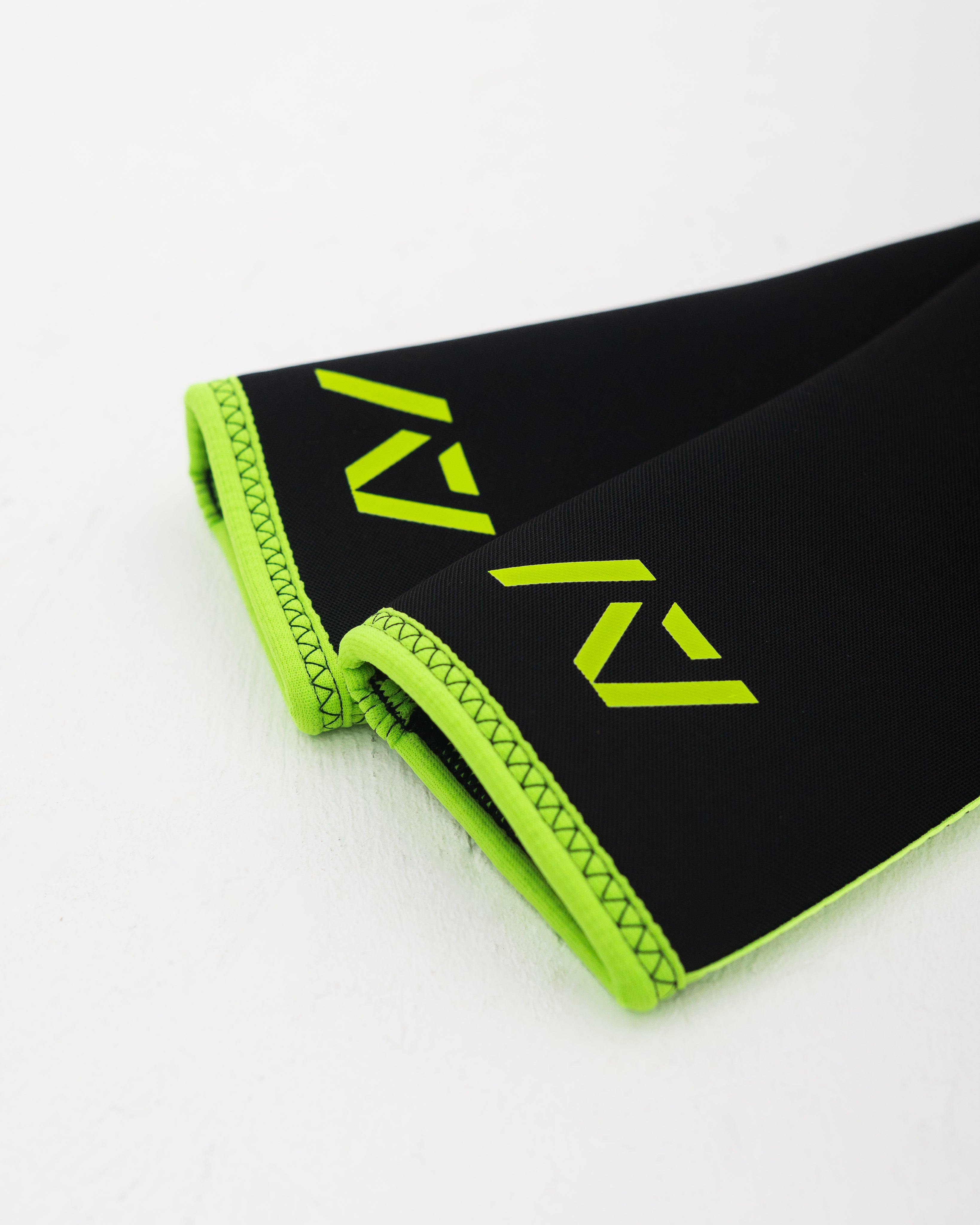Hourglass Knee Sleeves - Alien