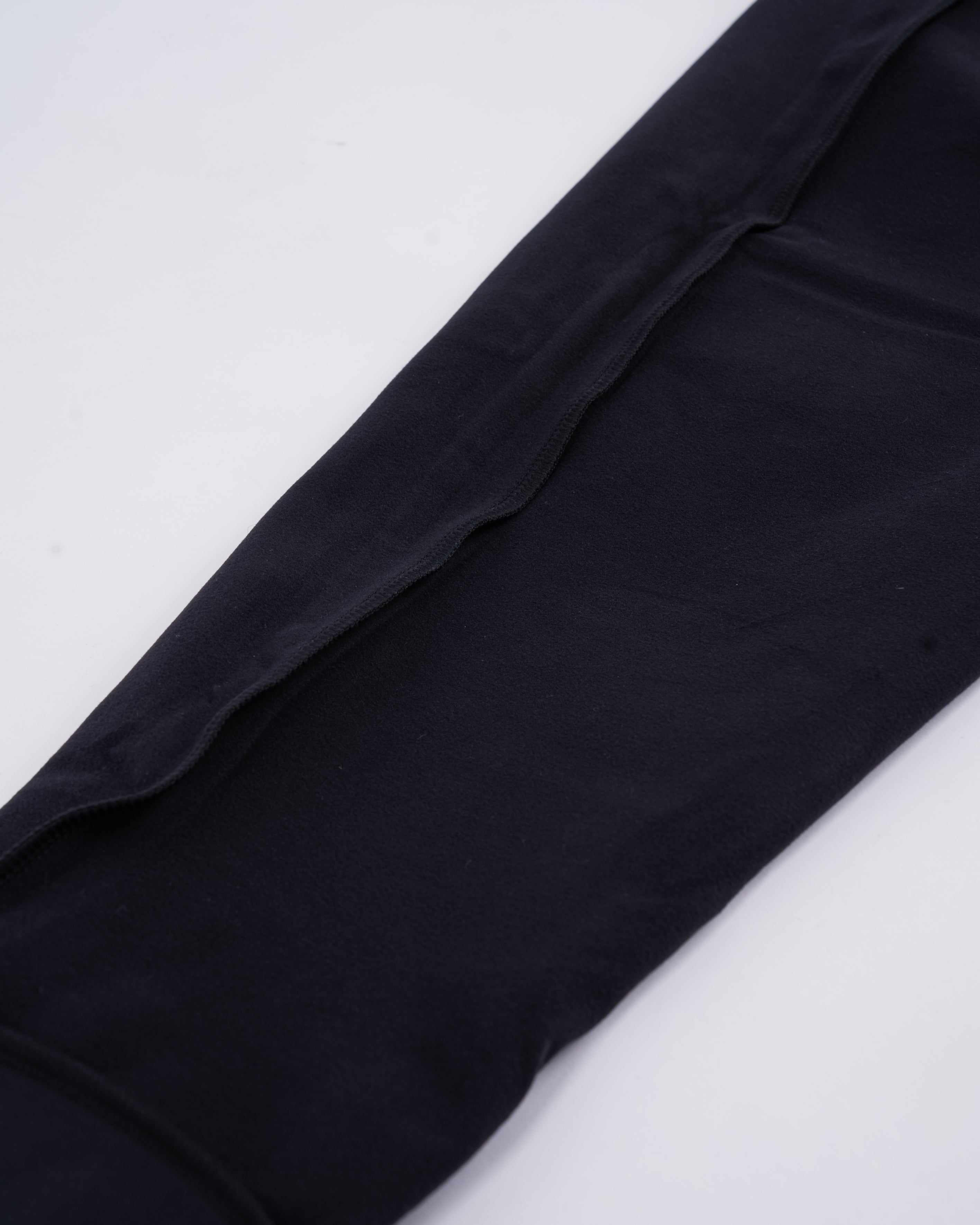 Close-up of inside leg seams on the a7-us.mombra 360Go 1Z Joggers – Stealth, highlighting reinforced stitching for durability and flexibility during training.