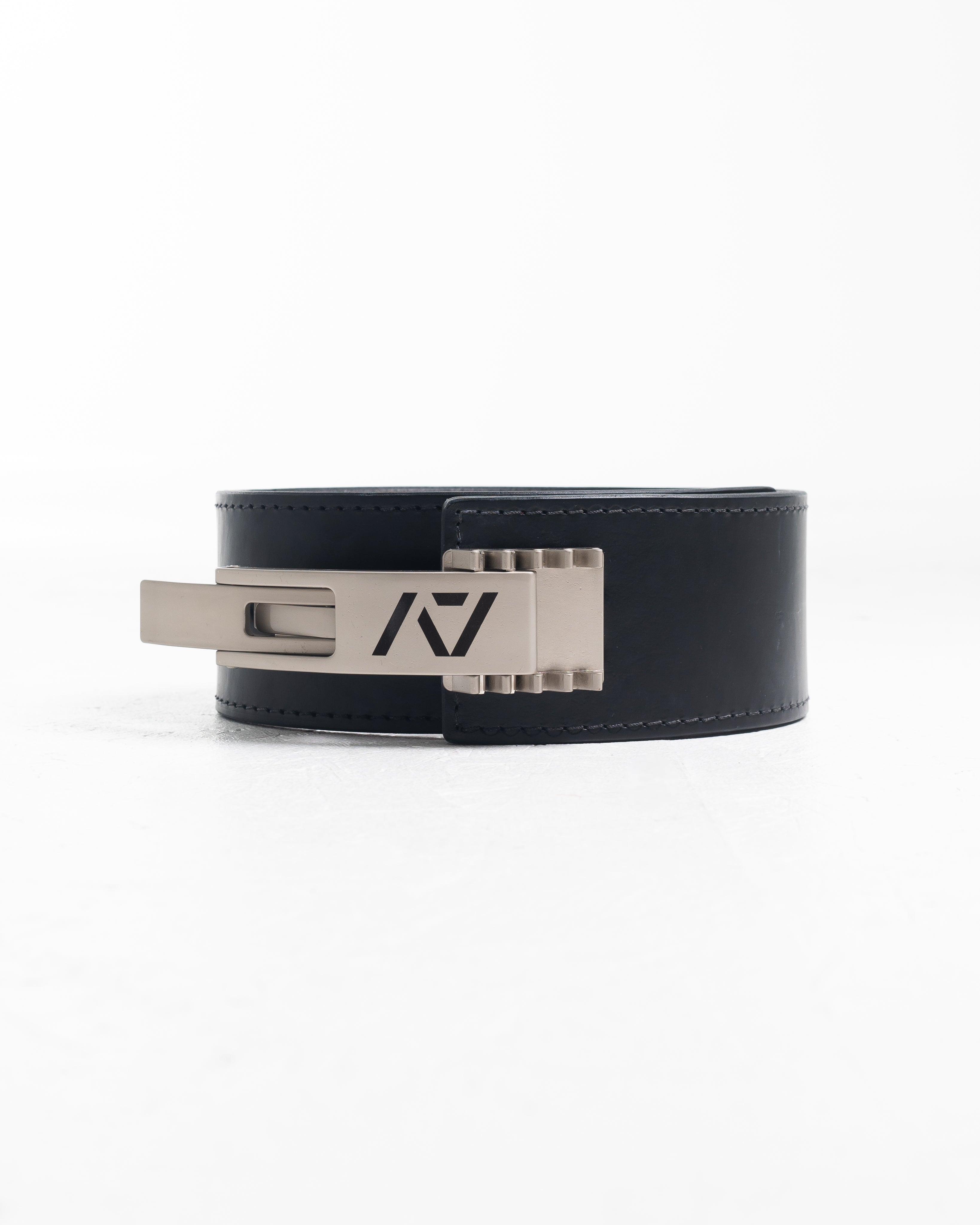 A7 PAL Buckle in silver mounted on a leather lifting belt, showing compatibility and adjustable fit.